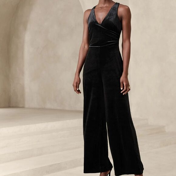 2233 NWT Banana Republic Factory VELVET JUMPSUIT Size Small - Picture 1 of 7
